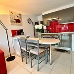 Joannie By Interhome سانت-بريفين-لي-بان